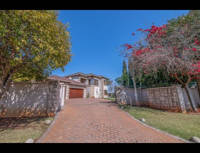 5 BEDROOM HOUSE FOR SALE IN MIDSTREAM ESTATE